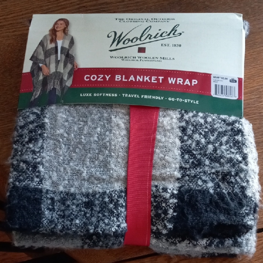 NWT Woolrich Black and Gray Blanket Wrap